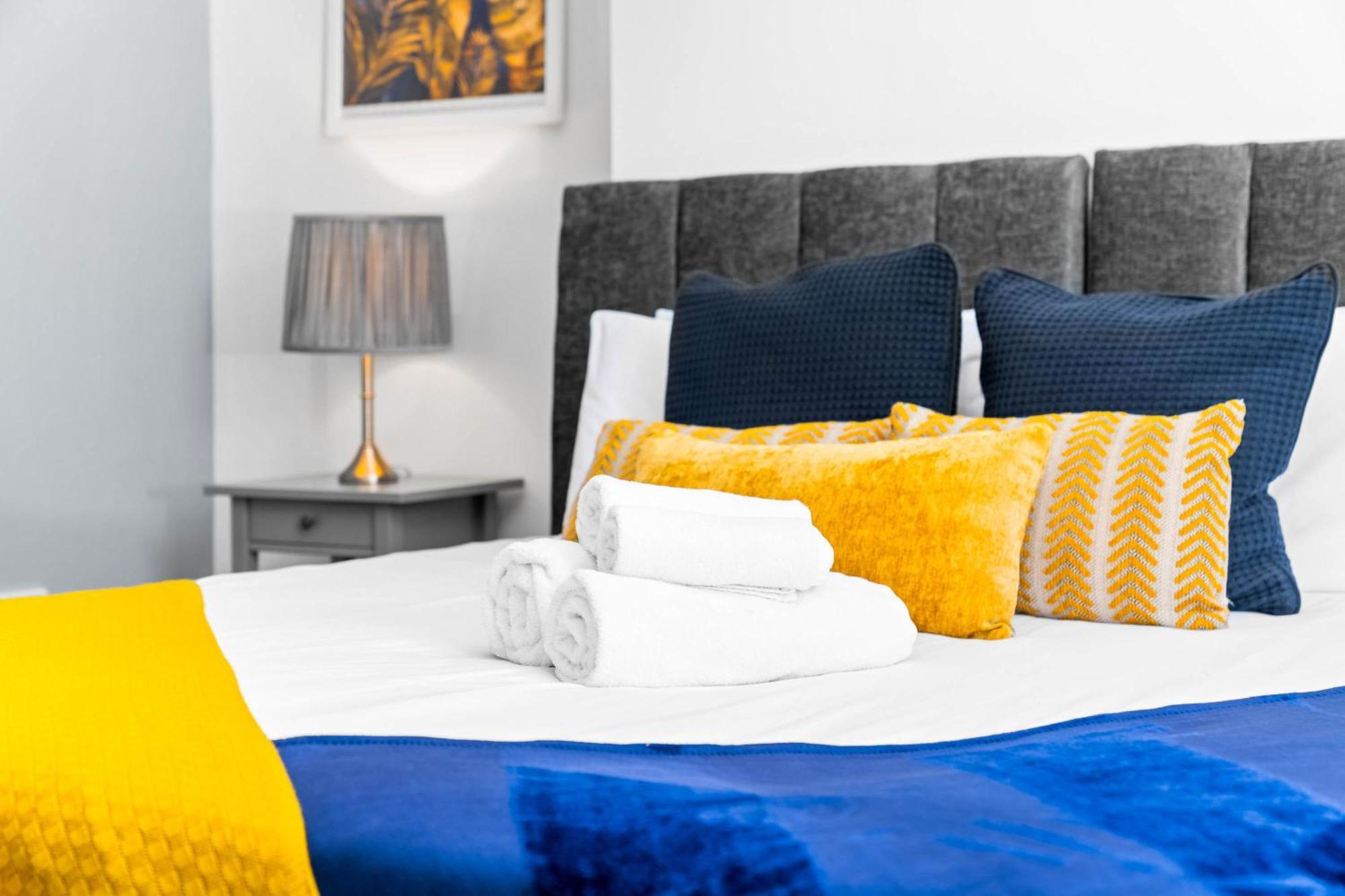 Large Modern Apartment - High-Speed Wifi - Netflix - Street Parking 3Br Birmingham Dış mekan fotoğraf
